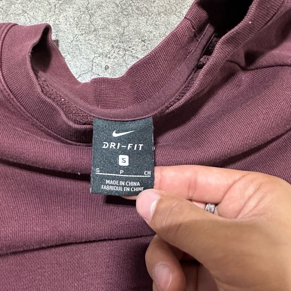 Nike Sweatshirt Womens Small Maroon Cropped Crewneck Embossed Logo Vintage - Picture 2 of 8